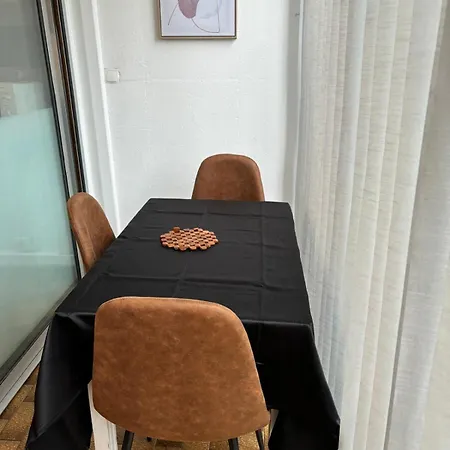 A Deux Pas Des Thermes Et De L'étang De Thau Appartement *